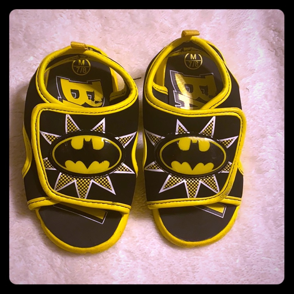 BATMAN VELCRO SANDALS!